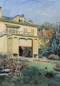 809974 Gezicht op de tuin en de achtergevel van het huis Maliebaan 27 te Utrecht, met op de achtergond een gedeelte van ...